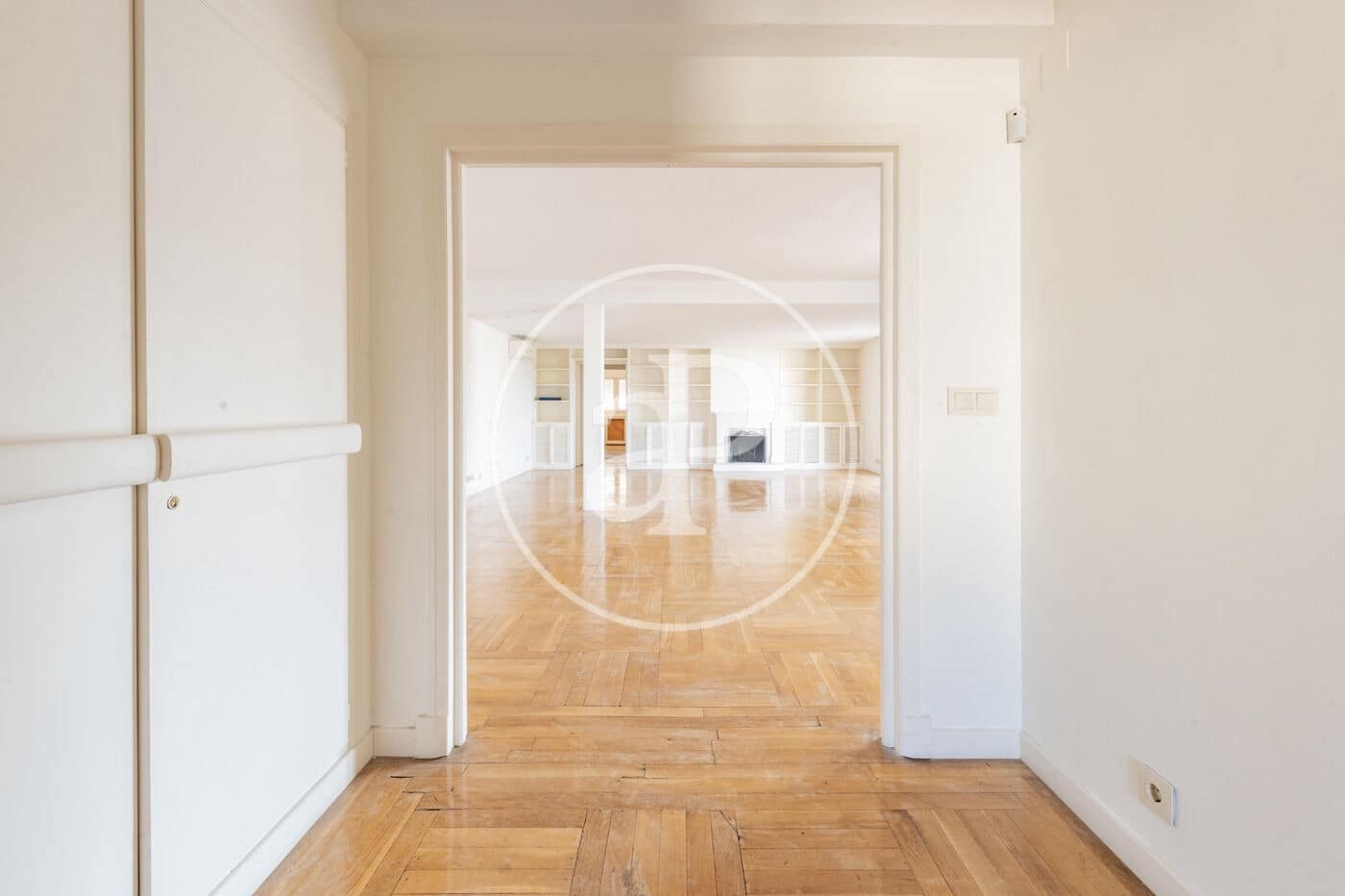 4 slaapkamer Penthouse te huur in Madrid stad met garage - € 5.500 (Ref: 9990742)