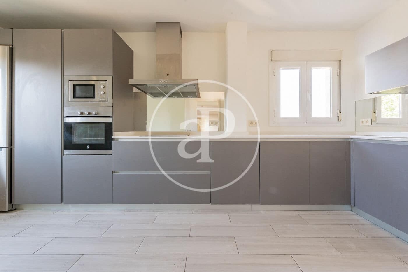 4 slaapkamer Penthouse te huur in Madrid stad met garage - € 5.500 (Ref: 9990742)