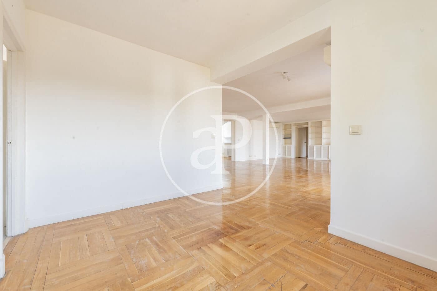 4 slaapkamer Penthouse te huur in Madrid stad met garage - € 5.500 (Ref: 9990742)