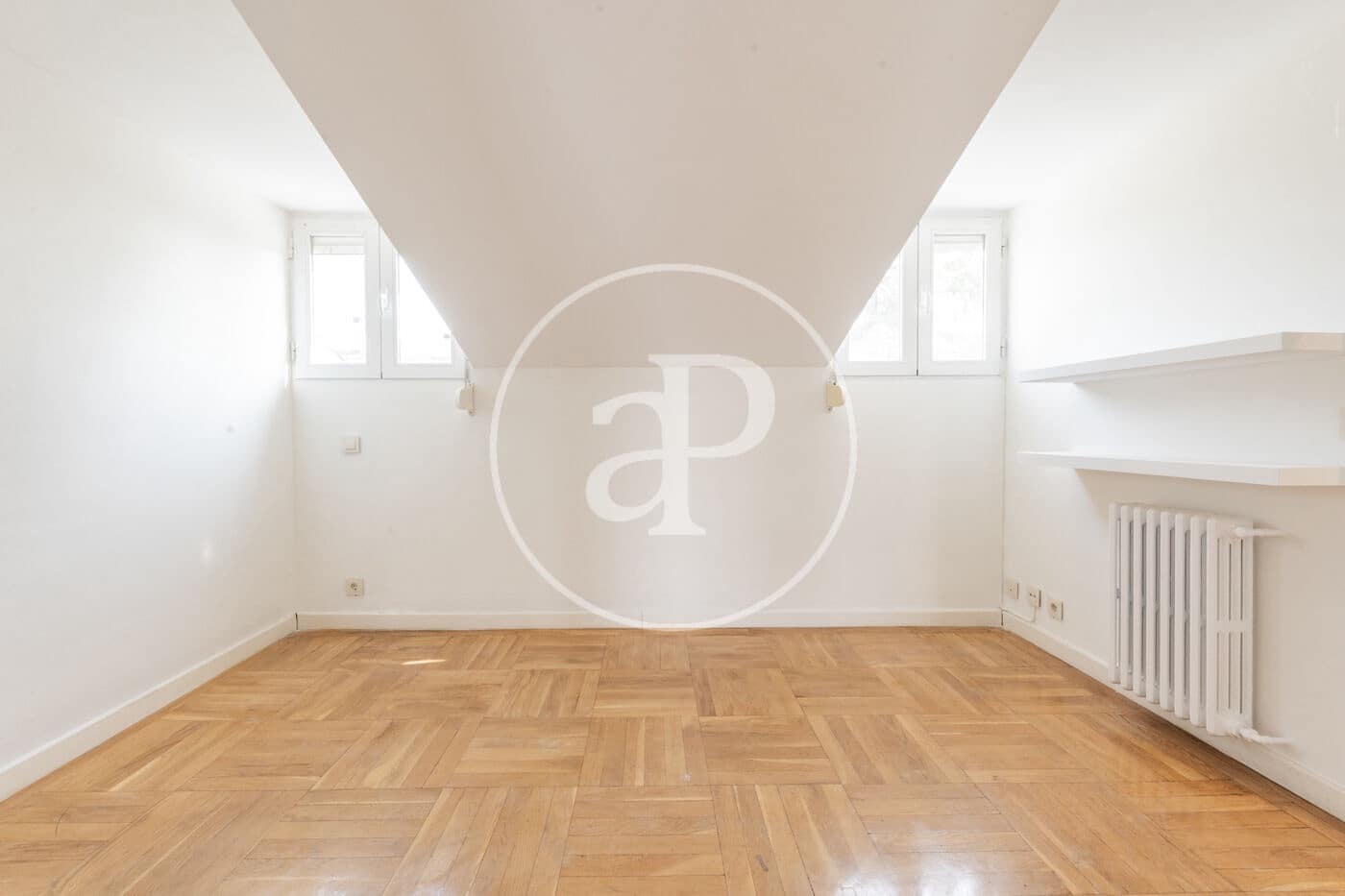4 slaapkamer Penthouse te huur in Madrid stad met garage - € 5.500 (Ref: 9990742)