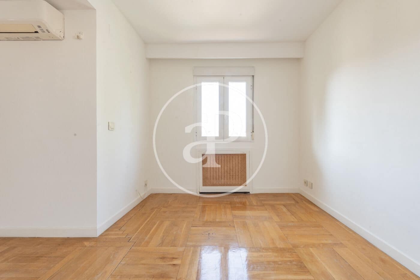 4 slaapkamer Penthouse te huur in Madrid stad met garage - € 5.500 (Ref: 9990742)