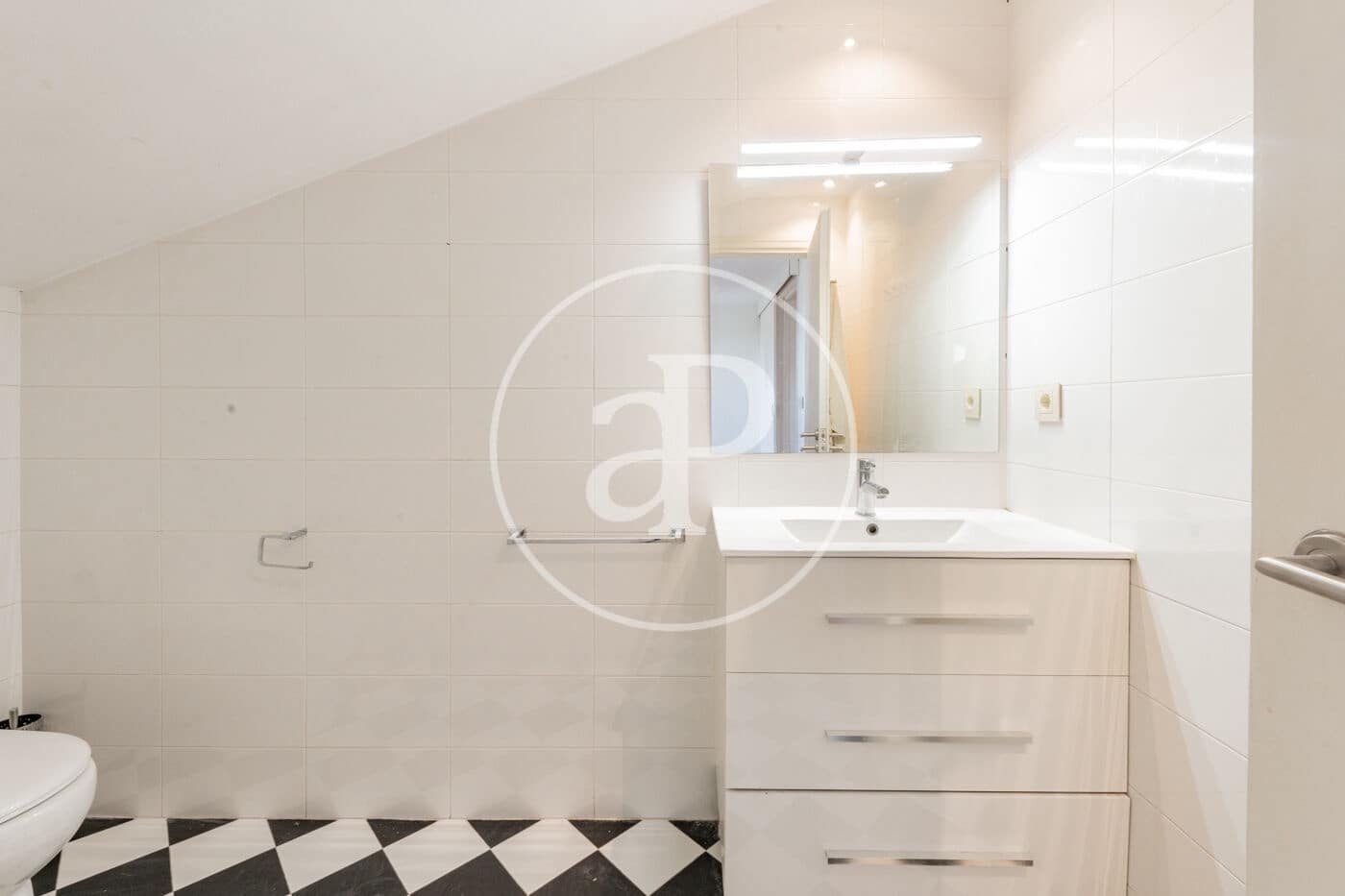 4 slaapkamer Penthouse te huur in Madrid stad met garage - € 5.500 (Ref: 9990742)
