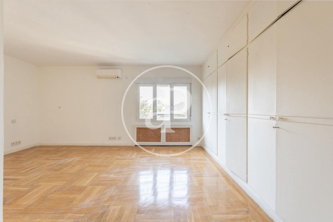 4 slaapkamer Penthouse te huur in Madrid stad met garage - € 5.500 (Ref: 9990742)