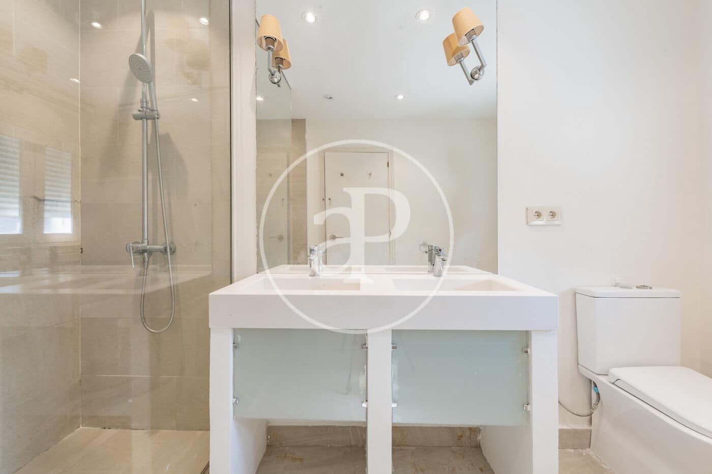 4 slaapkamer Penthouse te huur in Madrid stad met garage - € 5.500 (Ref: 9990742)
