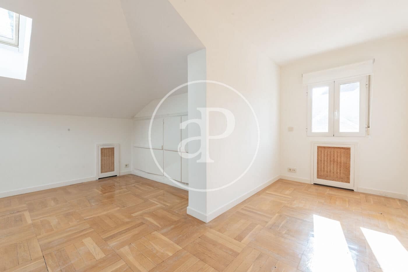 4 slaapkamer Penthouse te huur in Madrid stad met garage - € 5.500 (Ref: 9990742)