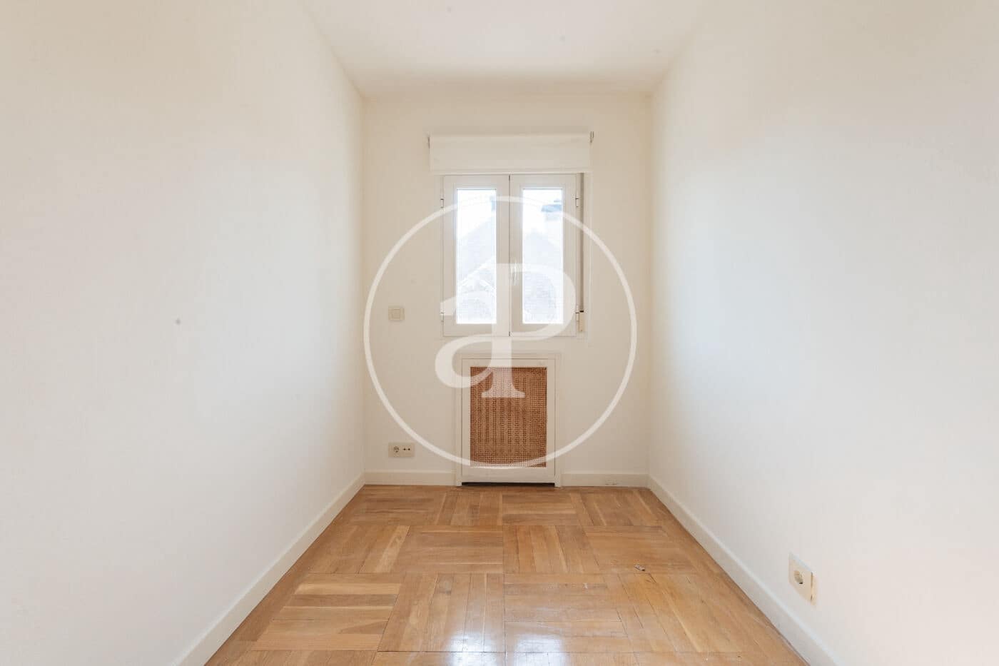 4 slaapkamer Penthouse te huur in Madrid stad met garage - € 5.500 (Ref: 9990742)