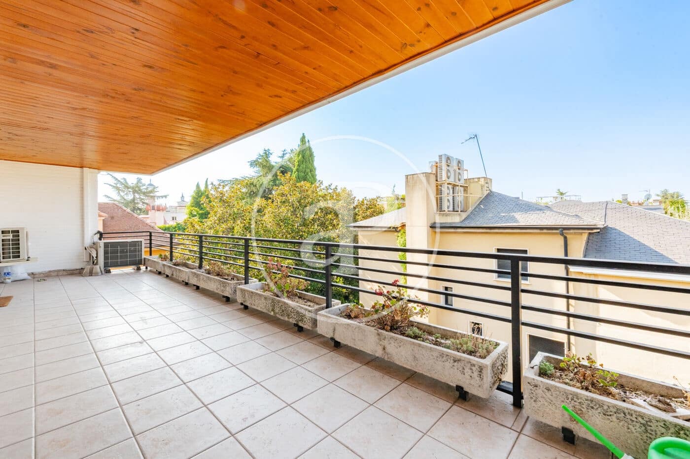 4 slaapkamer Penthouse te huur in Madrid stad met garage - € 5.500 (Ref: 9990742)