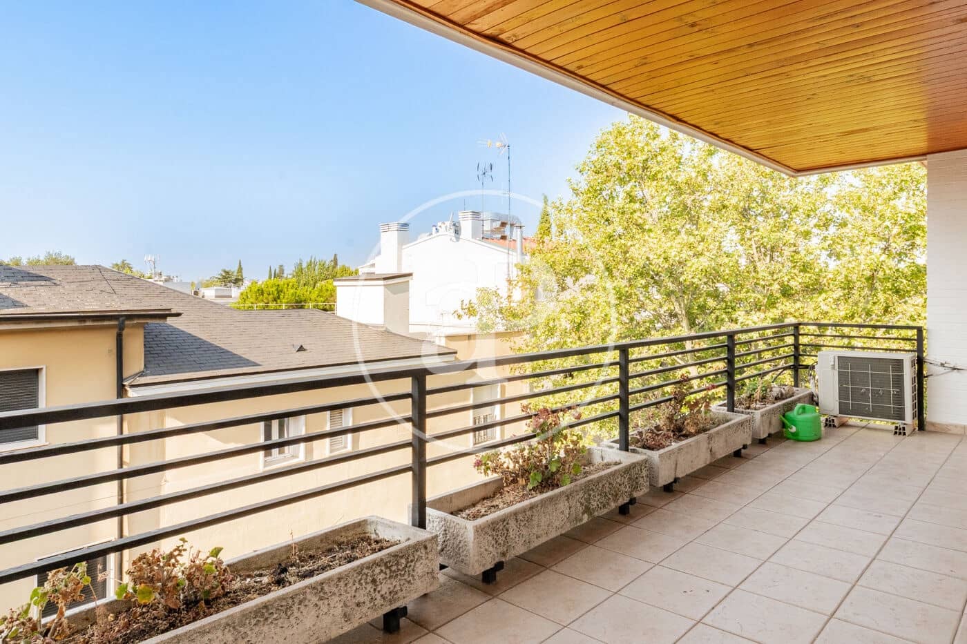 4 slaapkamer Penthouse te huur in Madrid stad met garage - € 5.500 (Ref: 9990742)
