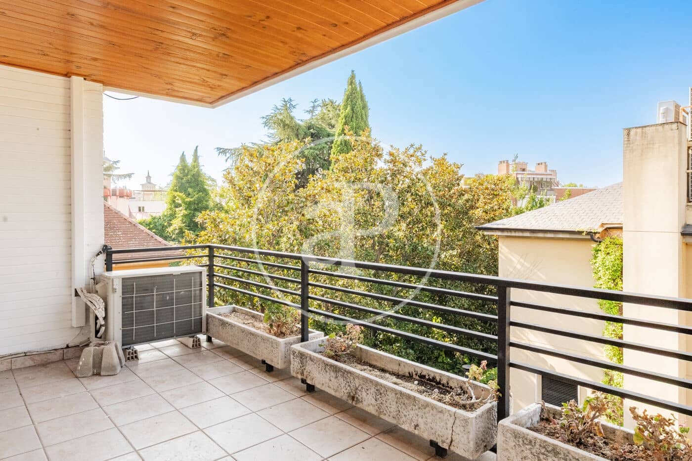 4 slaapkamer Penthouse te huur in Madrid stad met garage - € 5.500 (Ref: 9990742)