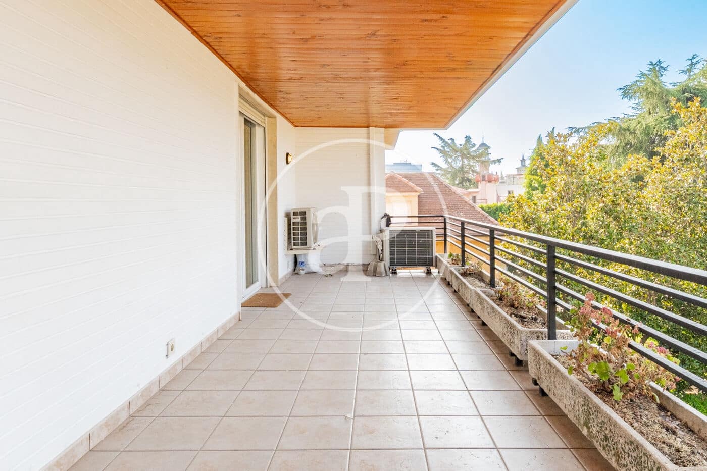 4 slaapkamer Penthouse te huur in Madrid stad met garage - € 5.500 (Ref: 9990742)