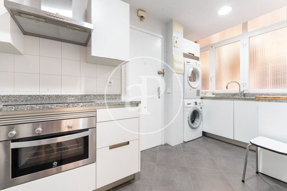2 sovrum Lägenhet att hyra i Madrid stad - 2 300 € (Ref: 9999635)