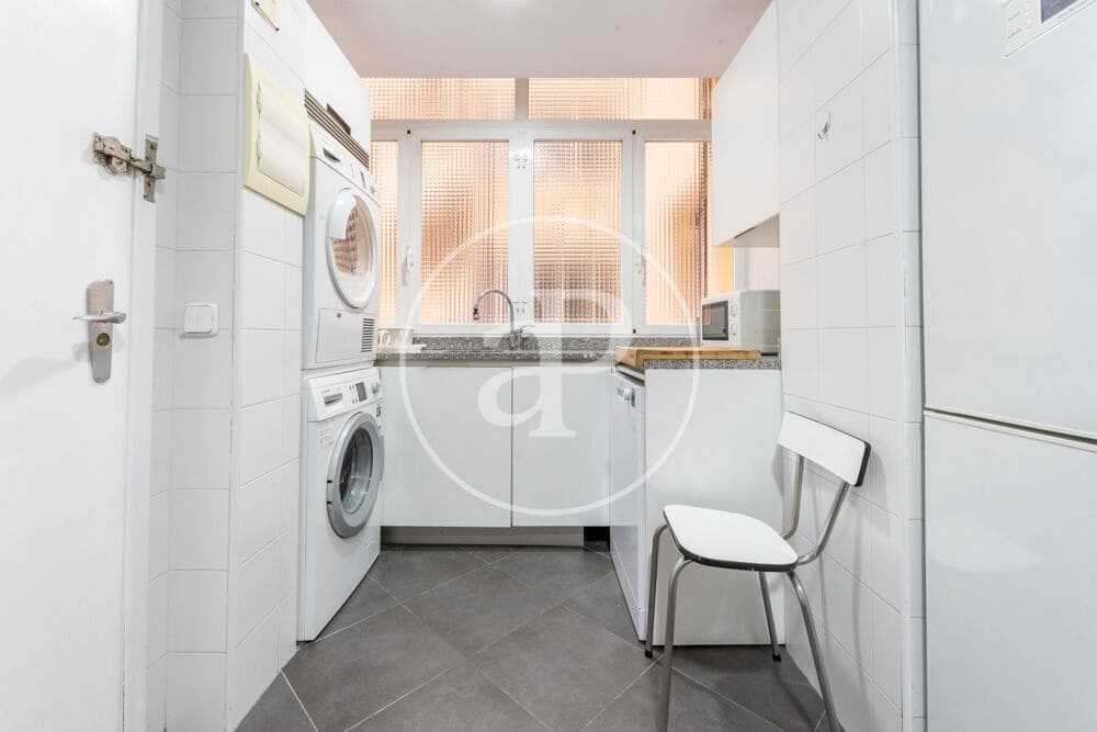 2 sovrum Lägenhet att hyra i Madrid stad - 2 300 € (Ref: 9999635)