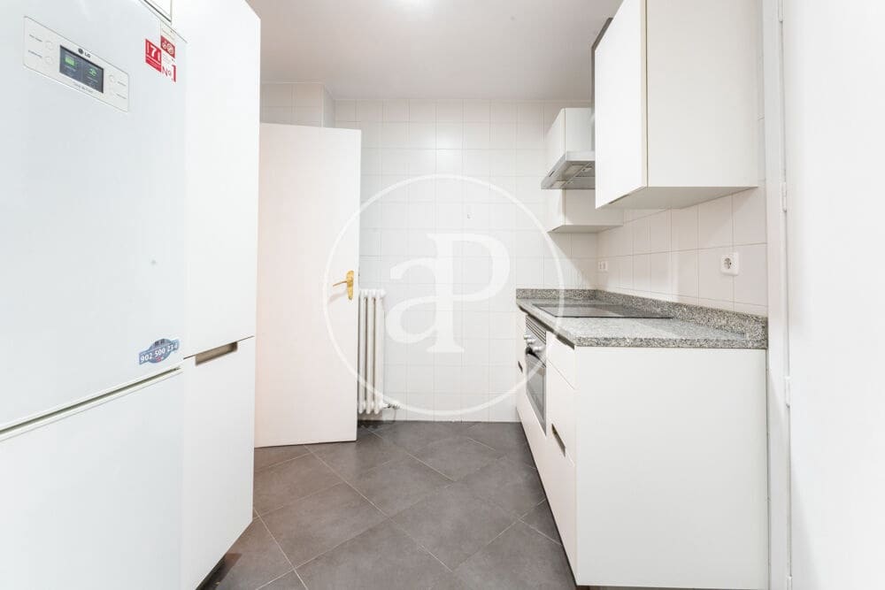 2 sovrum Lägenhet att hyra i Madrid stad - 2 300 € (Ref: 9999635)