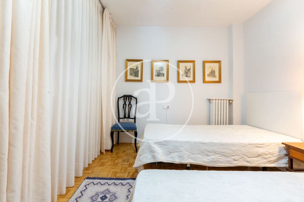 2 sovrum Lägenhet att hyra i Madrid stad - 2 300 € (Ref: 9999635)