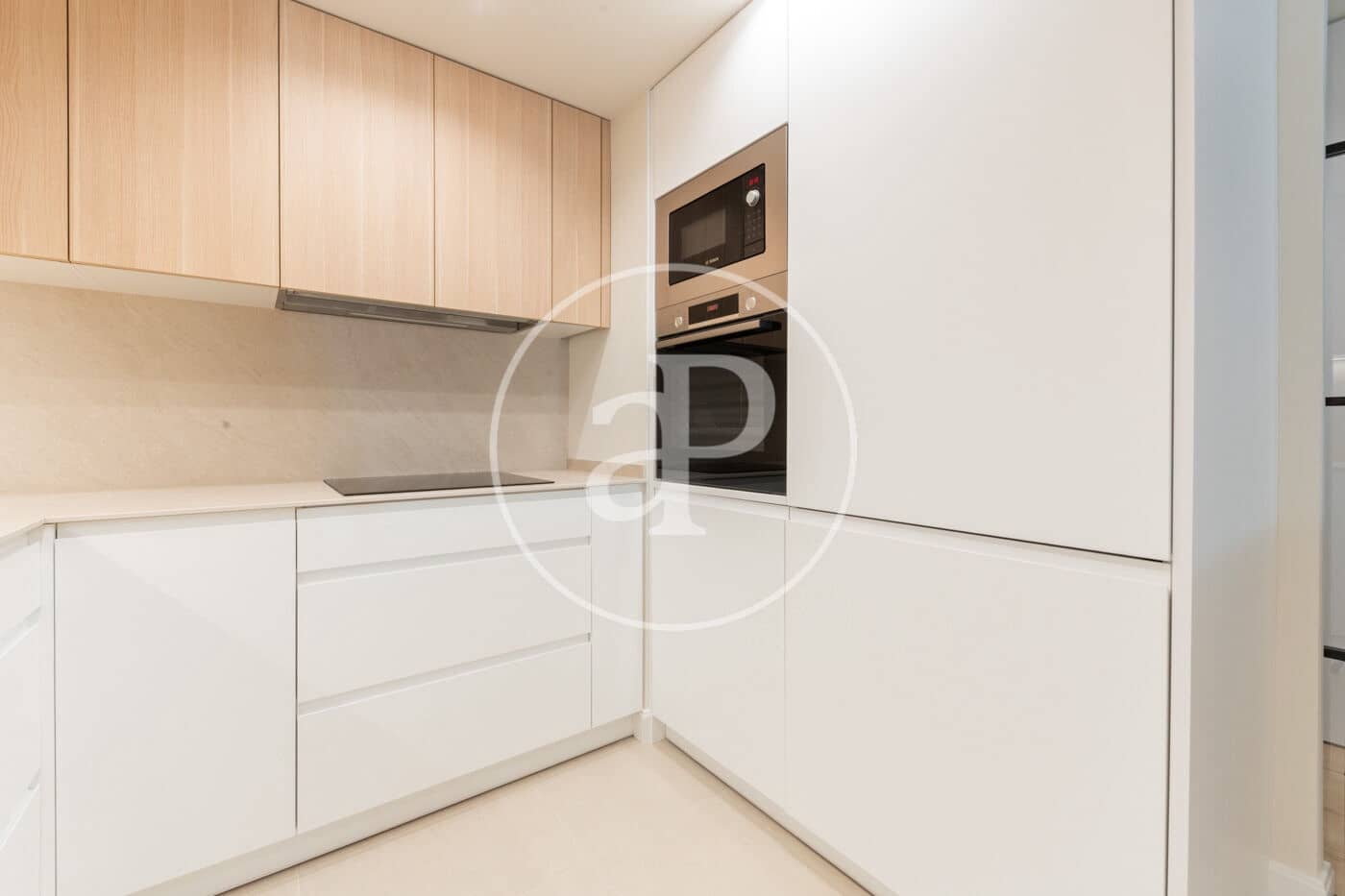 2 sypialnia Apartament do wynajęcia w Miasto Madryt z basenem garażem - 2 800 € (Ref: 9999636)