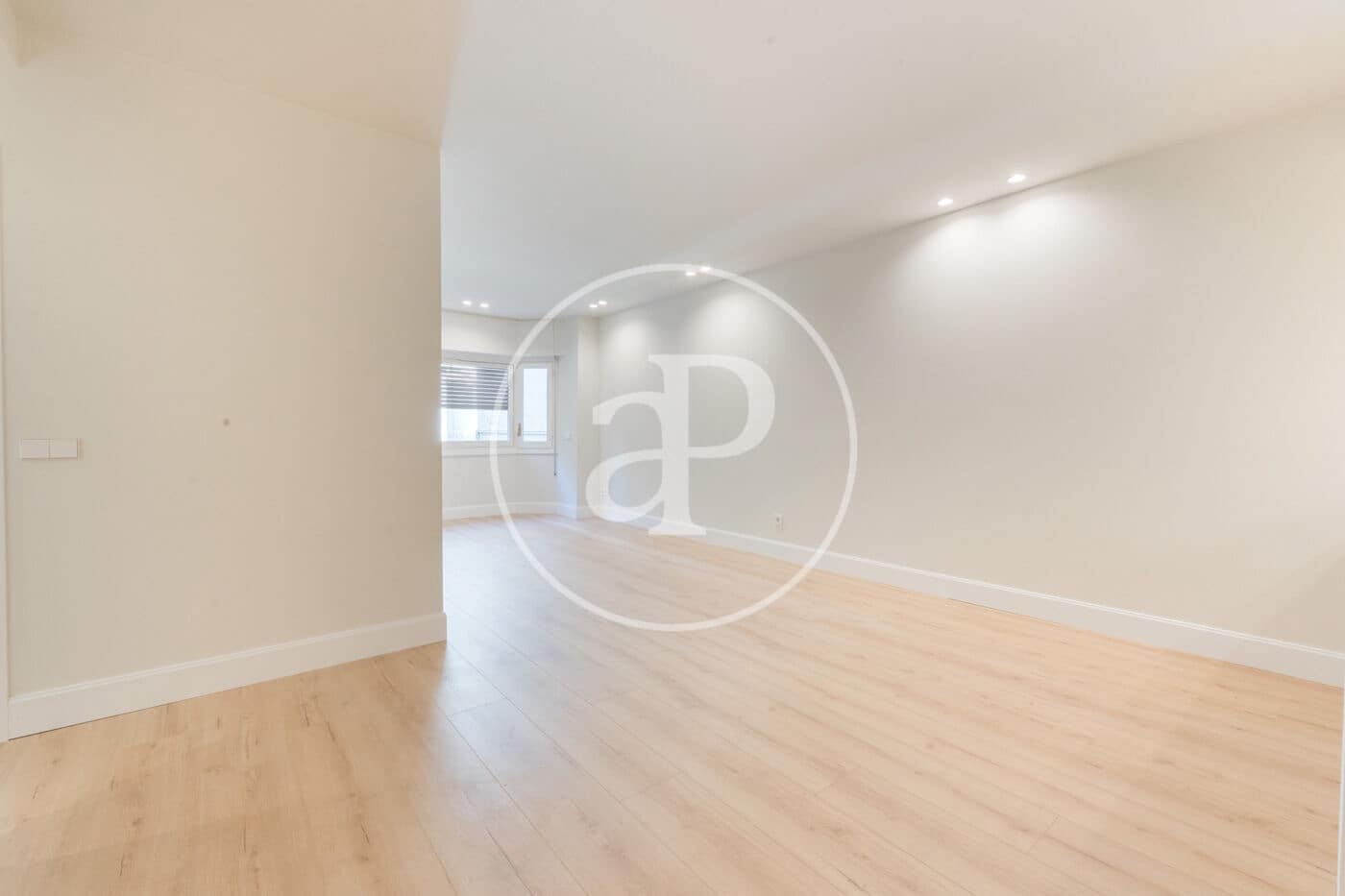 2 sypialnia Apartament do wynajęcia w Miasto Madryt z basenem garażem - 2 800 € (Ref: 9999636)