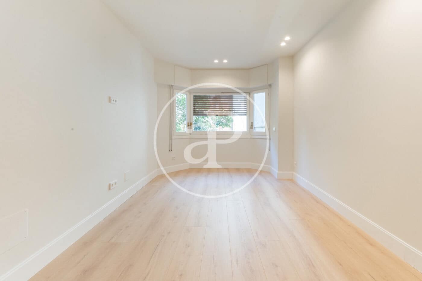 2 sypialnia Apartament do wynajęcia w Miasto Madryt z basenem garażem - 2 800 € (Ref: 9999636)
