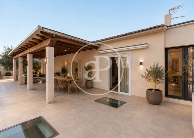 5 bedroom Villa for sale in Playa de Palma, Palma de Mallorca - € 600,000 (Ref: 10004244)