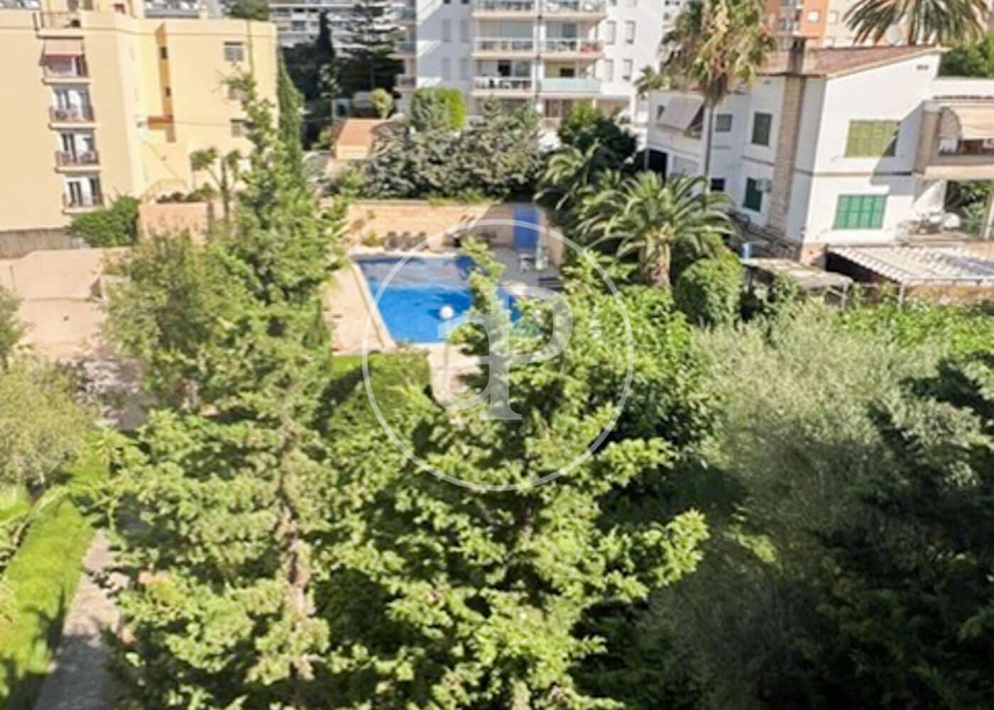 2 slaapkamer Penthouse te huur in Palma de Mallorca met zwembad - € 2.000 (Ref: 10013386)