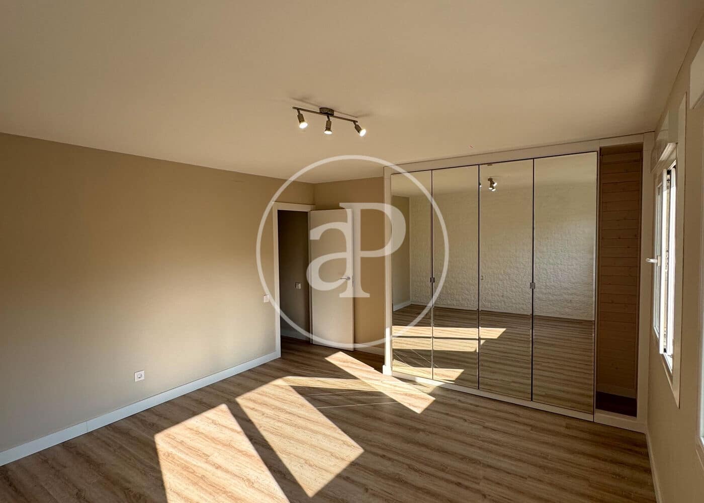 Apartamento de 3 habitaciones en Cas Catala en alquiler con garaje - 2.000 € (Ref: 10032099)