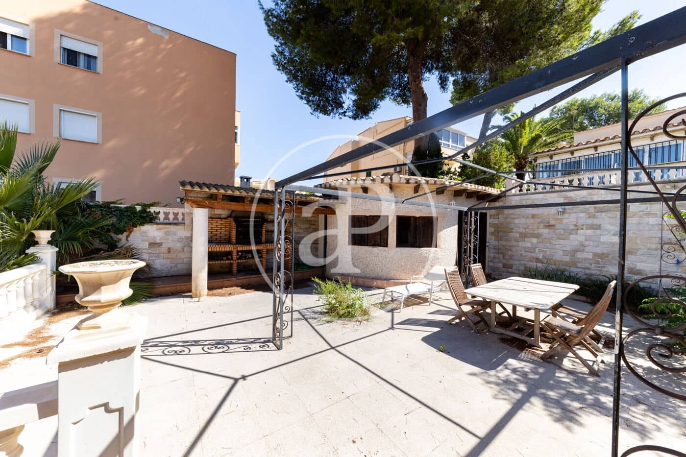 6 bedroom Villa for sale in Palmanova with pool garage - € 1,590,000 (Ref: 10124461)