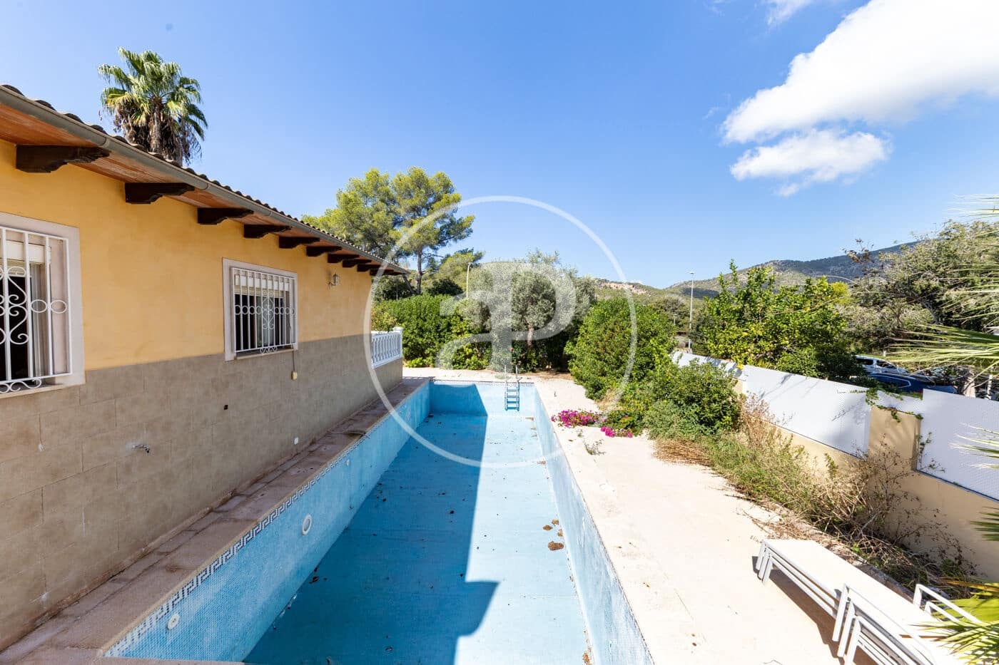 6 bedroom Villa for sale in Palmanova with pool garage - € 1,590,000 (Ref: 10124461)