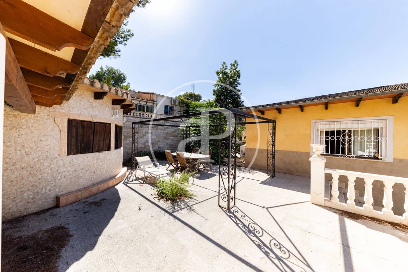 6 bedroom Villa for sale in Palmanova with pool garage - € 1,590,000 (Ref: 10124461)