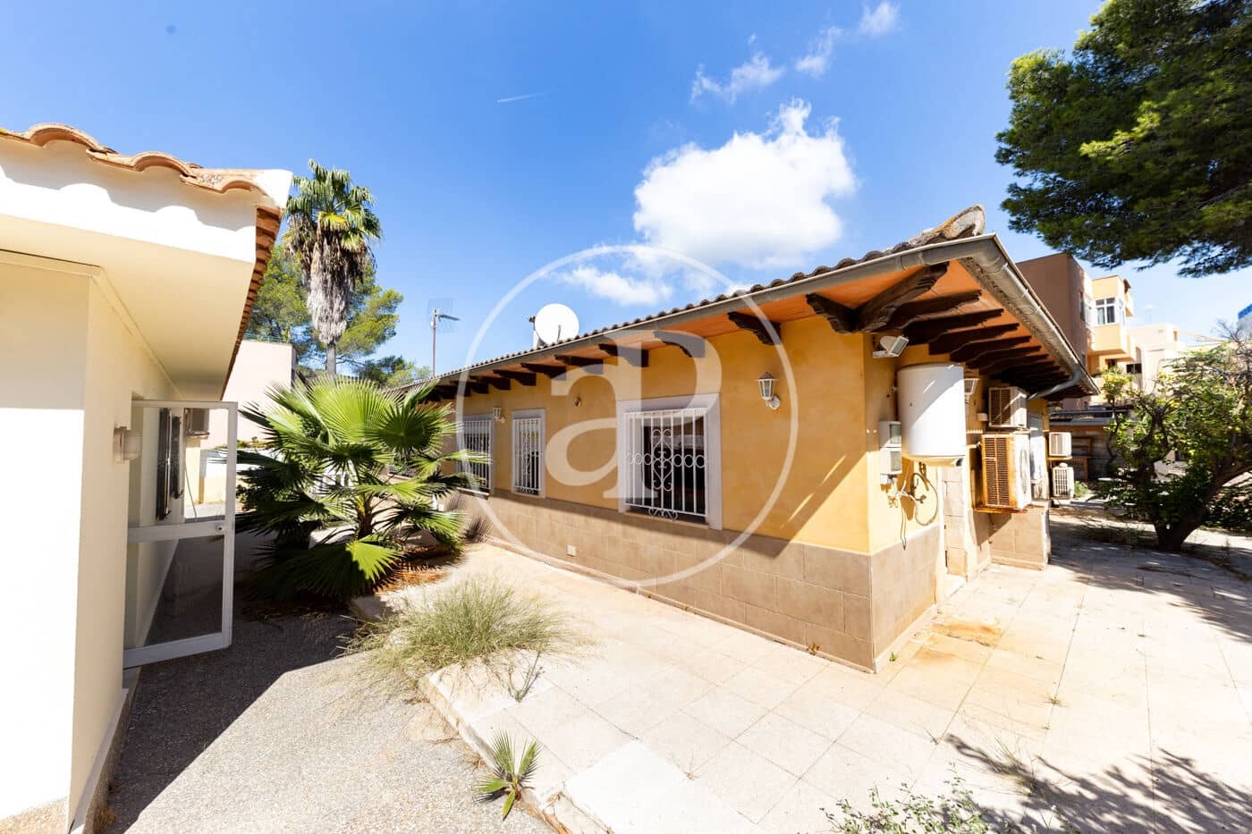 6 bedroom Villa for sale in Palmanova with pool garage - € 1,590,000 (Ref: 10124461)