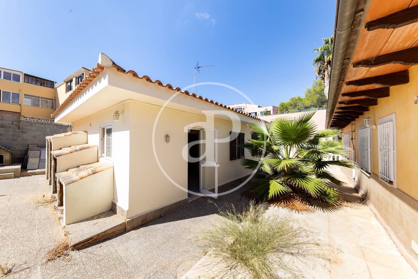 6 bedroom Villa for sale in Palmanova with pool garage - € 1,590,000 (Ref: 10124461)
