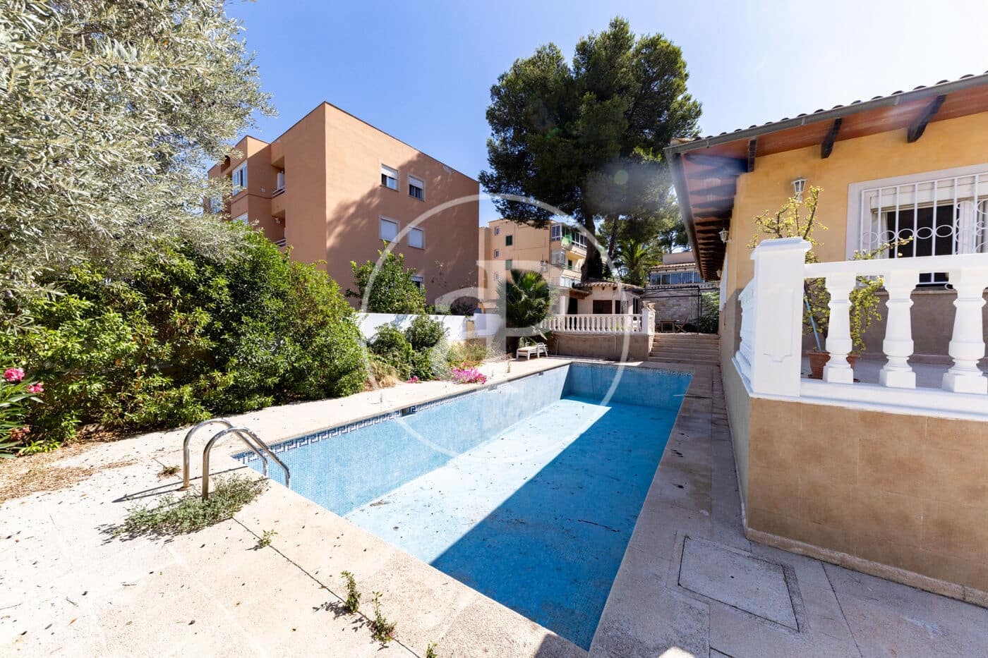 6 bedroom Villa for sale in Palmanova with pool garage - € 1,590,000 (Ref: 10124461)