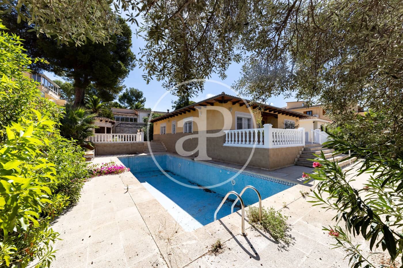 6 bedroom Villa for sale in Palmanova with pool garage - € 1,590,000 (Ref: 10124461)