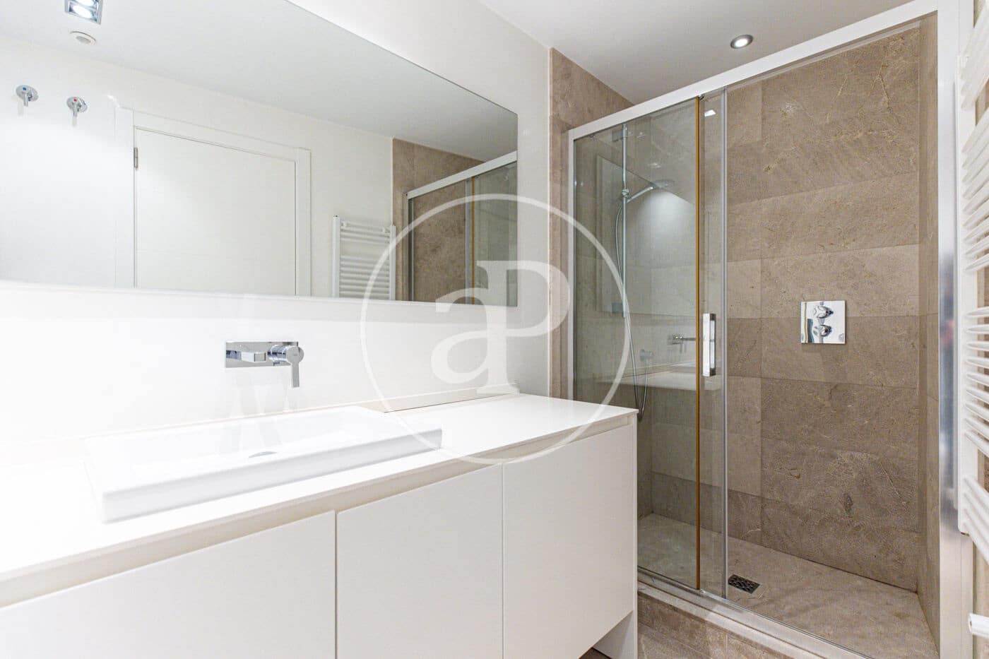 Appartement de 2 chambres à louer à Palma de Mallorca - 2 600 € (Ref: 10147045)