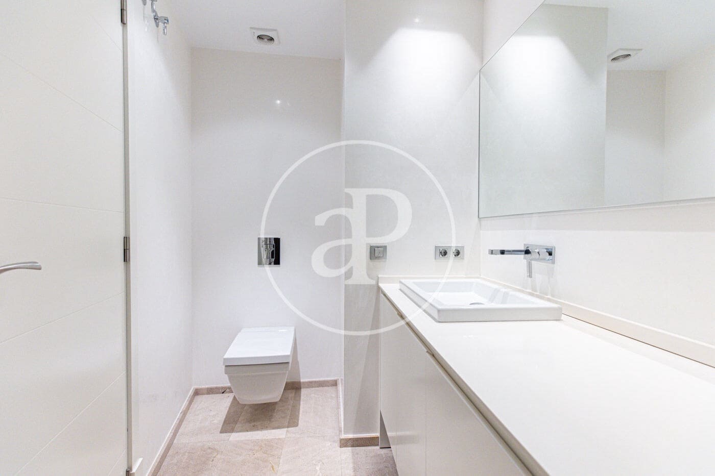 Appartement de 2 chambres à louer à Palma de Mallorca - 2 600 € (Ref: 10147045)