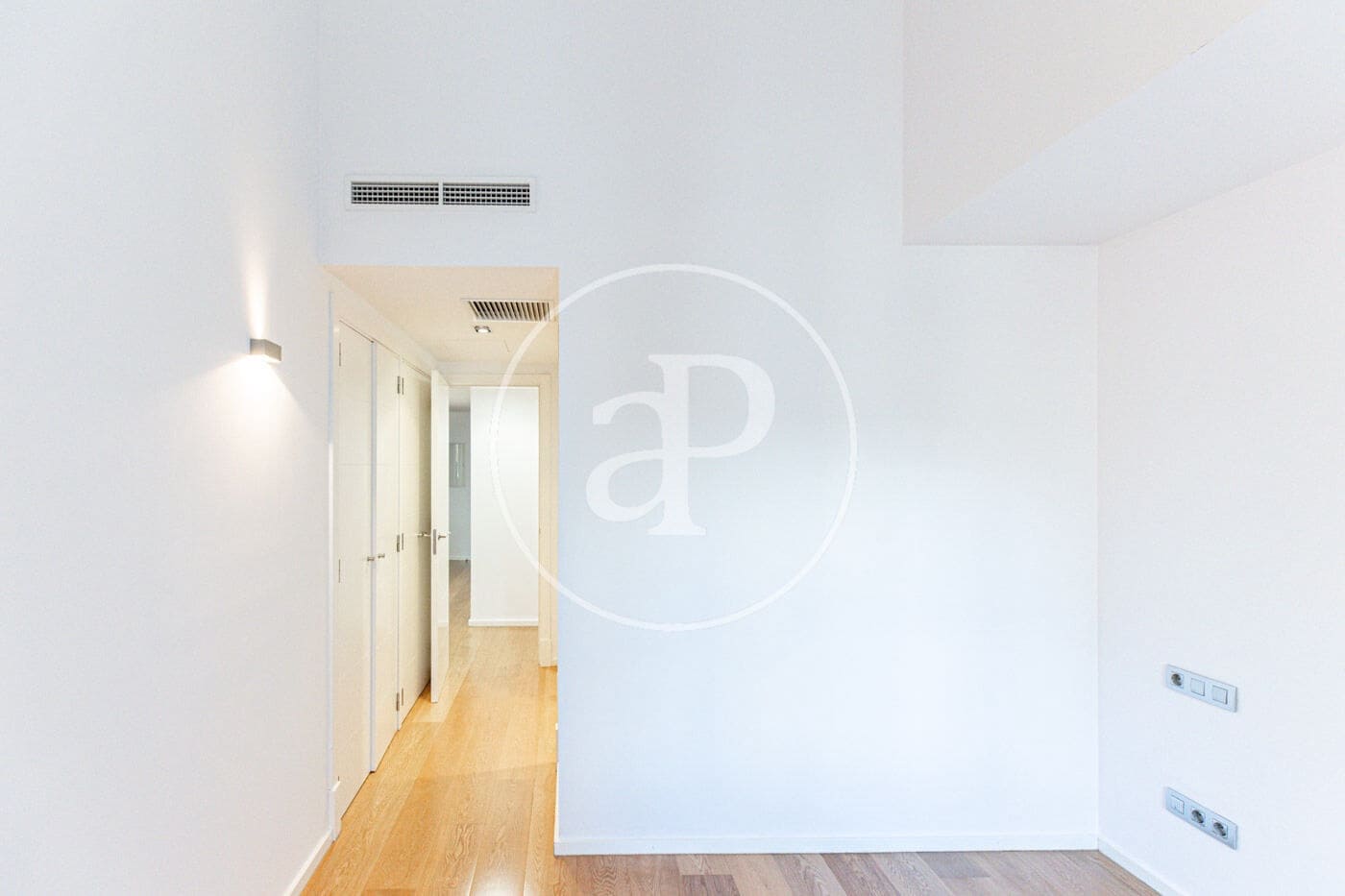 Appartement de 2 chambres à louer à Palma de Mallorca - 2 600 € (Ref: 10147045)