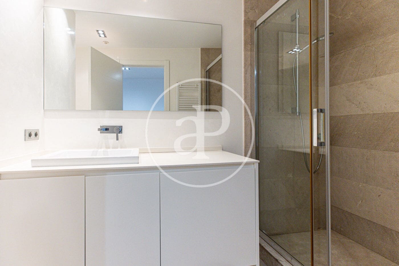 Appartement de 2 chambres à louer à Palma de Mallorca - 2 600 € (Ref: 10147045)
