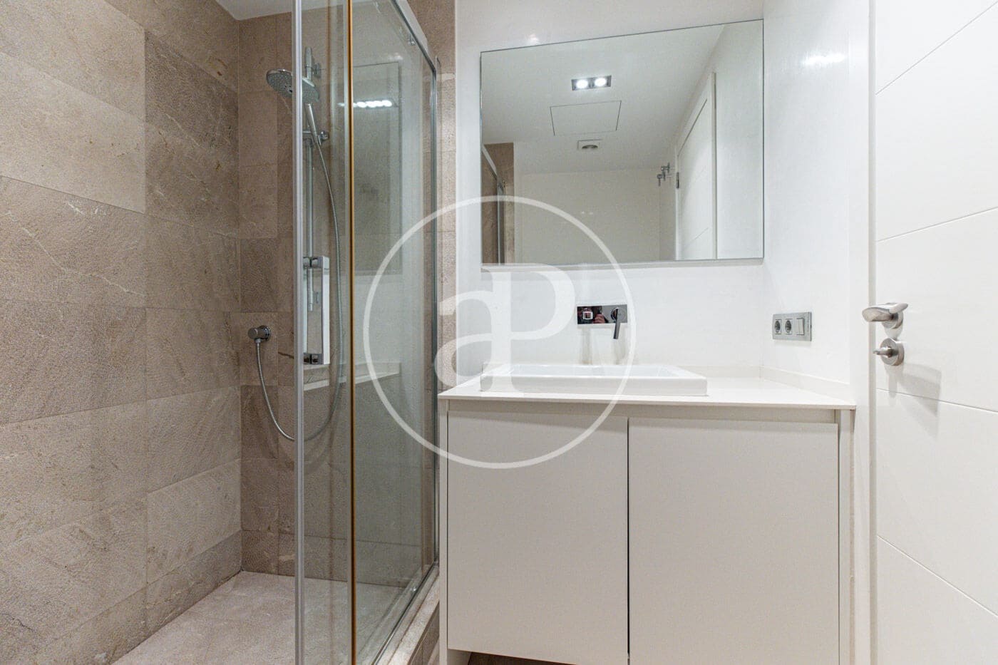 Appartement de 2 chambres à louer à Palma de Mallorca - 2 600 € (Ref: 10147045)