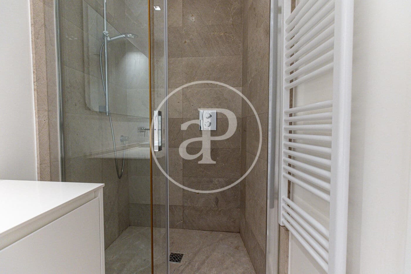 Appartement de 2 chambres à louer à Palma de Mallorca - 2 600 € (Ref: 10147045)