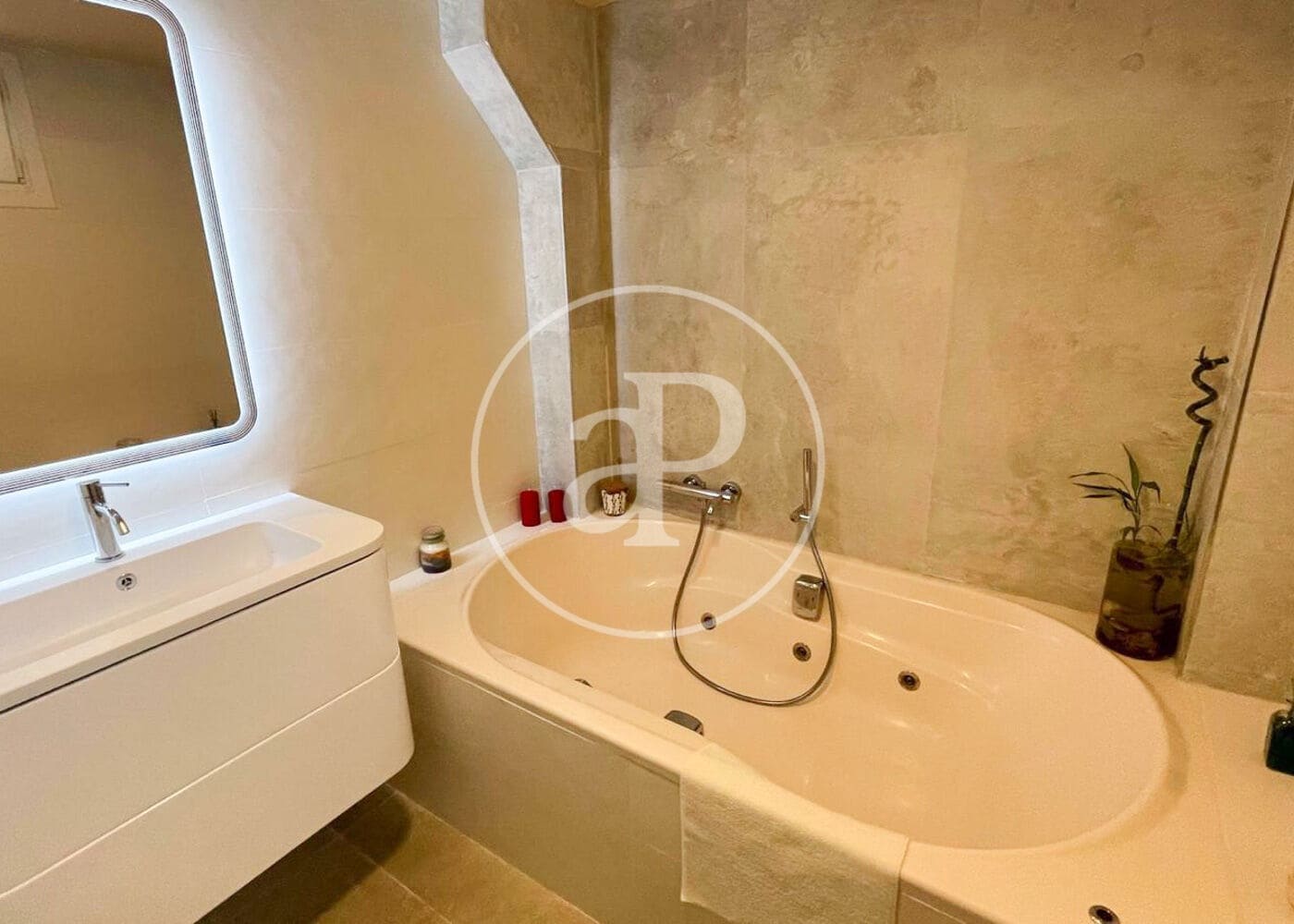 2 bedroom Apartment for rent in Palma de Mallorca with pool garage - € 2,100 (Ref: 10159569)