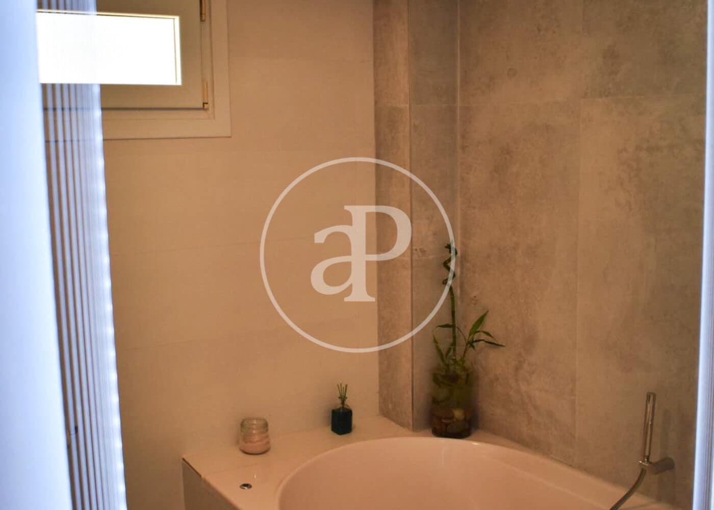 2 bedroom Apartment for rent in Palma de Mallorca with pool garage - € 2,100 (Ref: 10159569)
