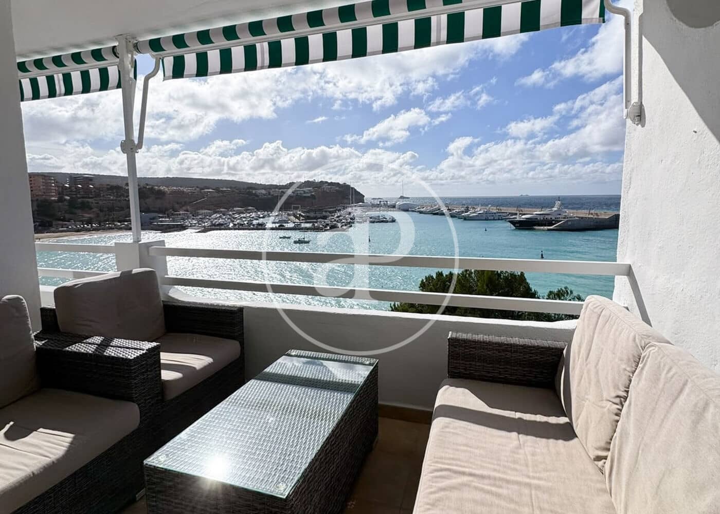 Apartamento de 2 habitaciones en El Toro / Port Adriano en alquiler - 2.000 € (Ref: 10161490)