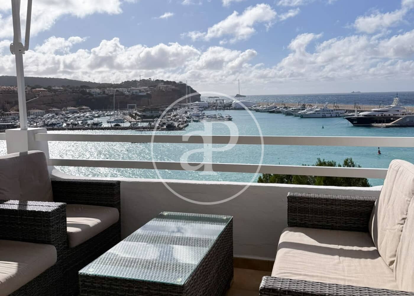 Apartamento de 2 habitaciones en El Toro / Port Adriano en alquiler - 2.000 € (Ref: 10161490)