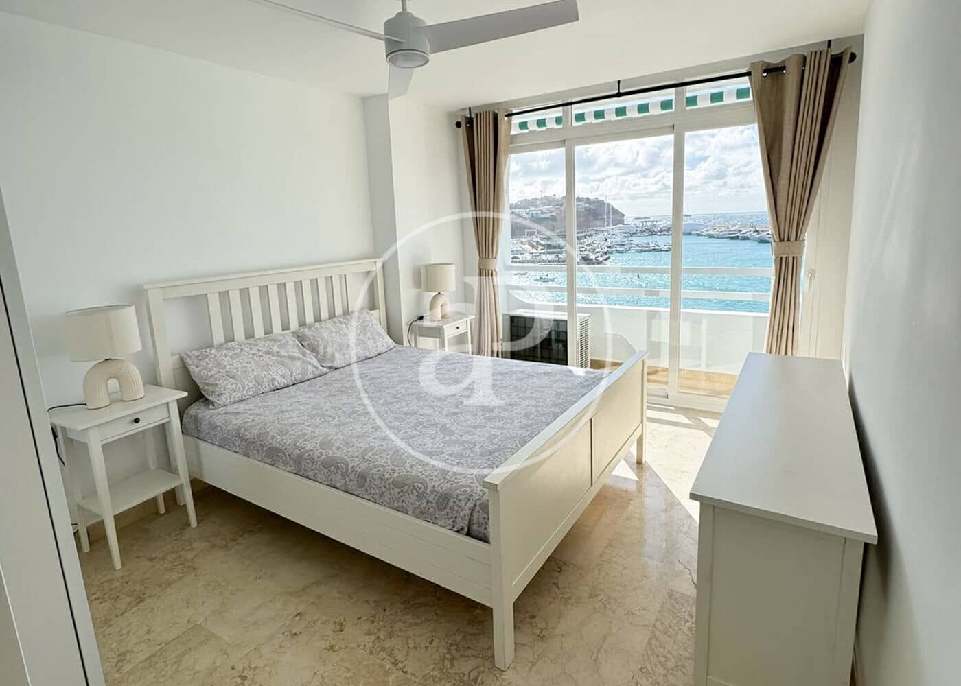 Apartamento de 2 habitaciones en El Toro / Port Adriano en alquiler - 2.000 € (Ref: 10161490)