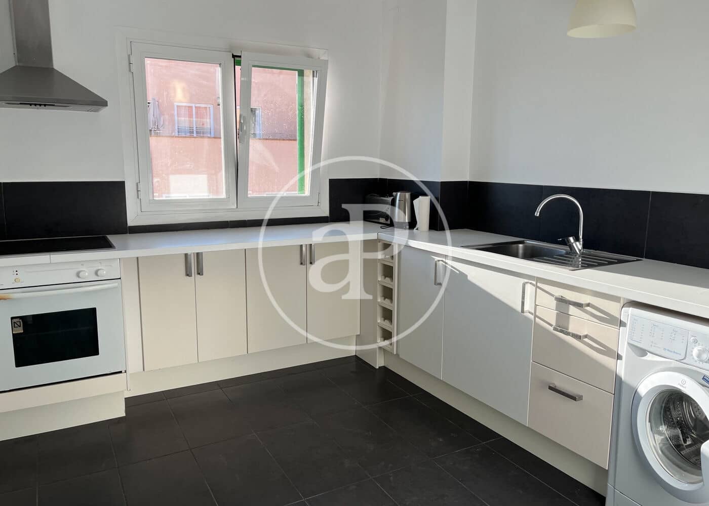 4 bedroom Apartment for rent in Palma de Mallorca - € 1,900 (Ref: 10166624)