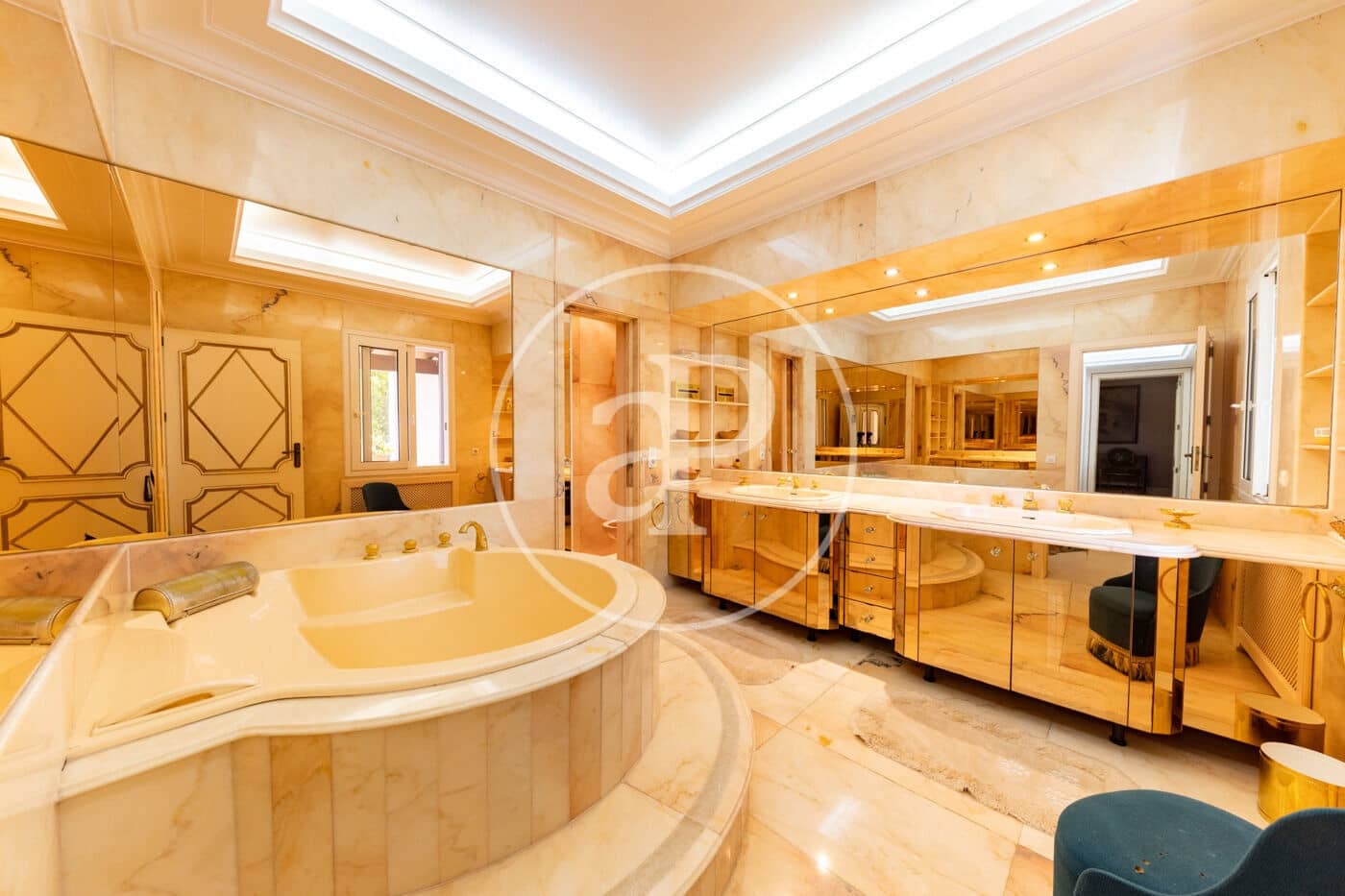 11 bedroom Villa for sale in Genova with pool garage - € 12,900,000 (Ref: 10173818)
