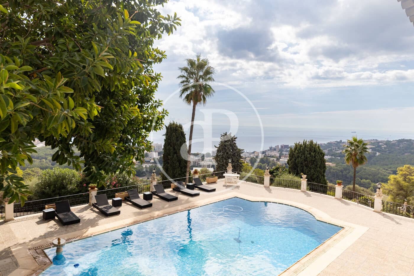 11 bedroom Villa for sale in Genova with pool garage - € 12,900,000 (Ref: 10173818)