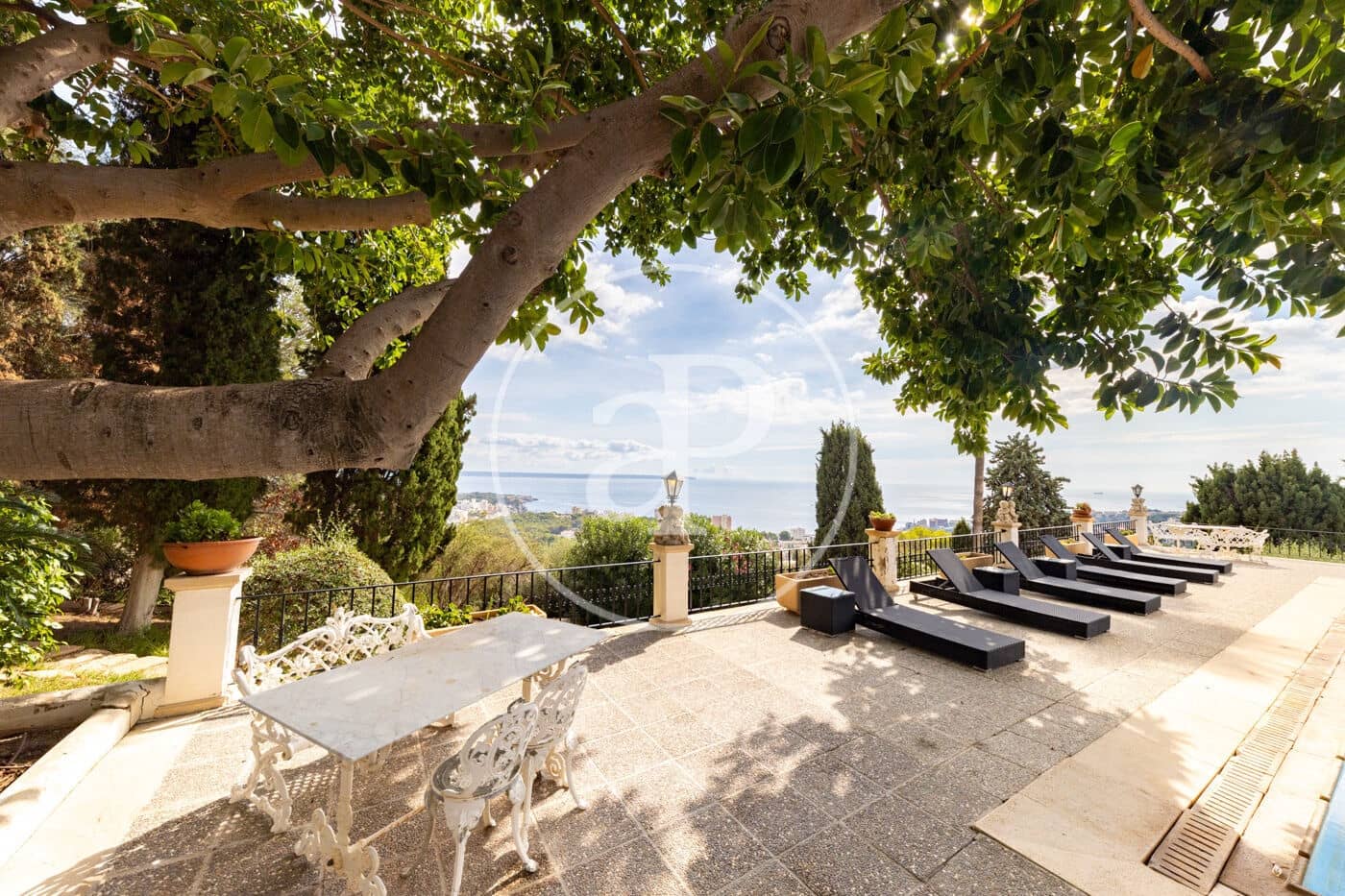 11 bedroom Villa for sale in Genova with pool garage - € 12,900,000 (Ref: 10173818)