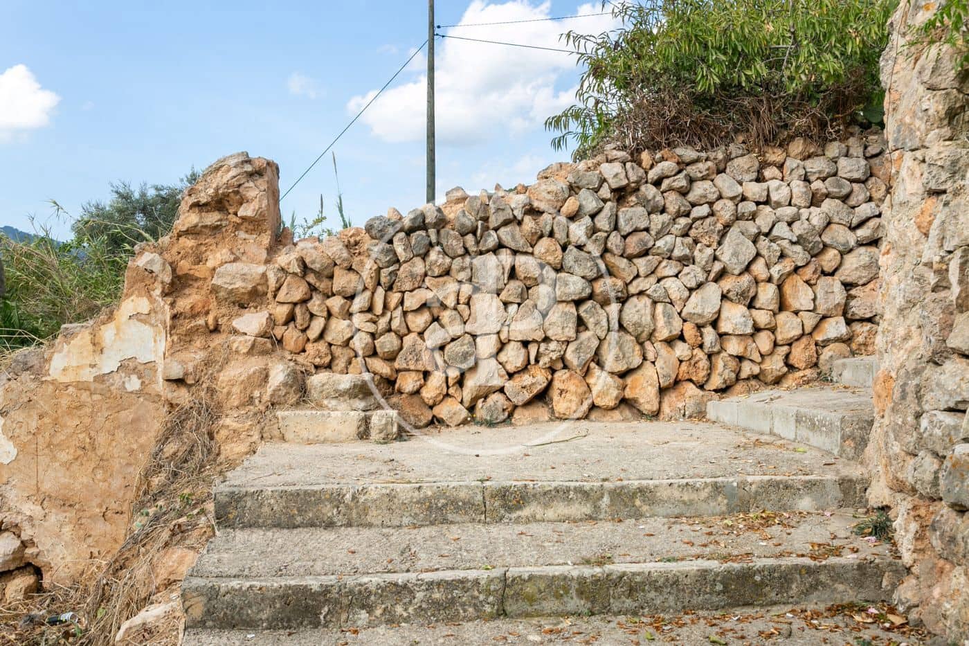 Grunde uden byggetilladelser til salg i Bunyola - € 350.000 (Ref: 8718973)