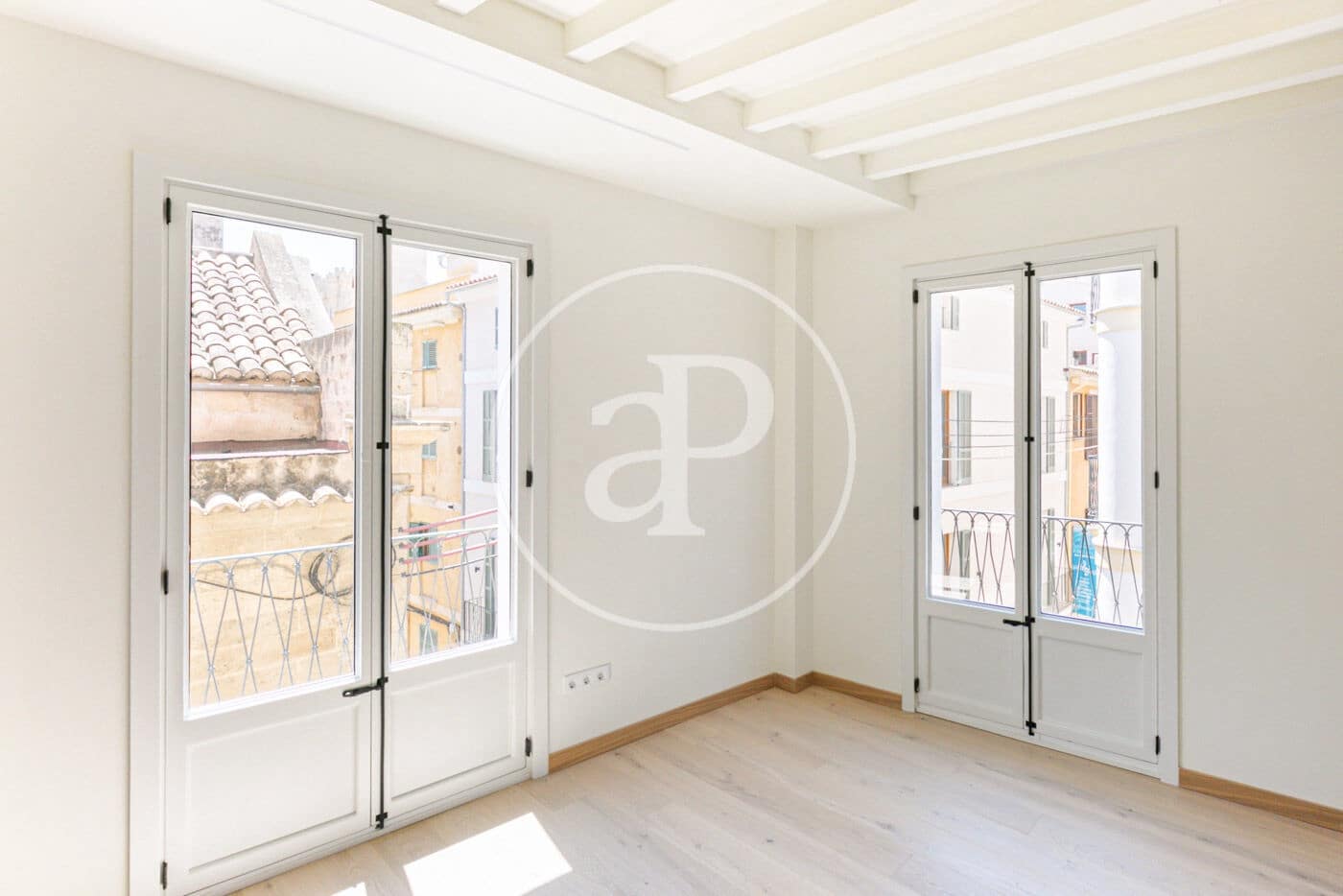2 slaapkamer Appartement te huur in Palma de Mallorca - € 4.000 (Ref: 8726612)