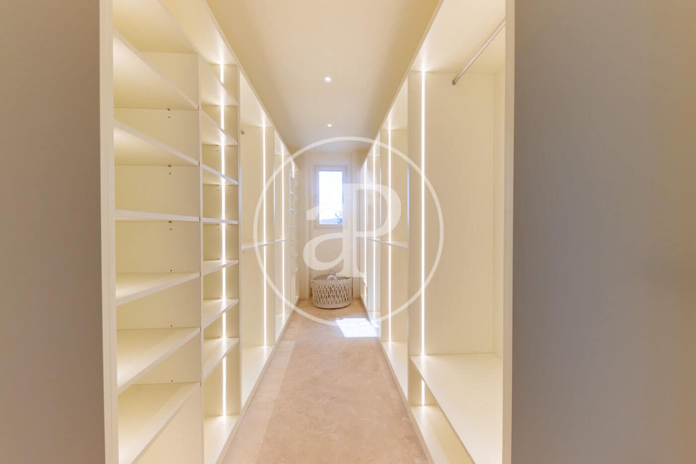 1 chambre Villa/Maison à vendre à Pina avec piscine - 17 500 000 € (Ref: 8915589)