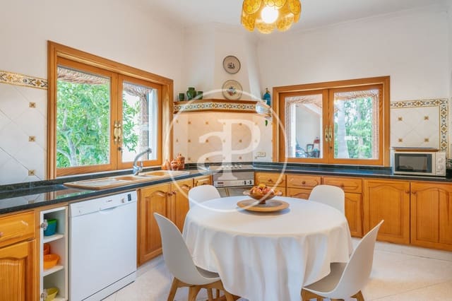 6 soveværelse Villa til salg i Sant Joan med swimmingpool - € 1.495.000 (Ref: 8999874)